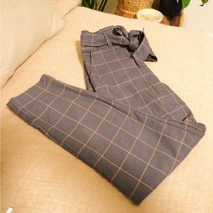 Abercrombie & Fitch 
Tapered Pant Trousers